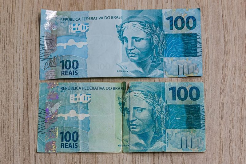 Cidadão teria passado uma nota falsa e tentado repetir a ação em seguida
