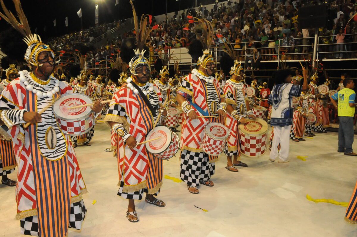 Dia 11 de abril: Dia da Escola de Samba