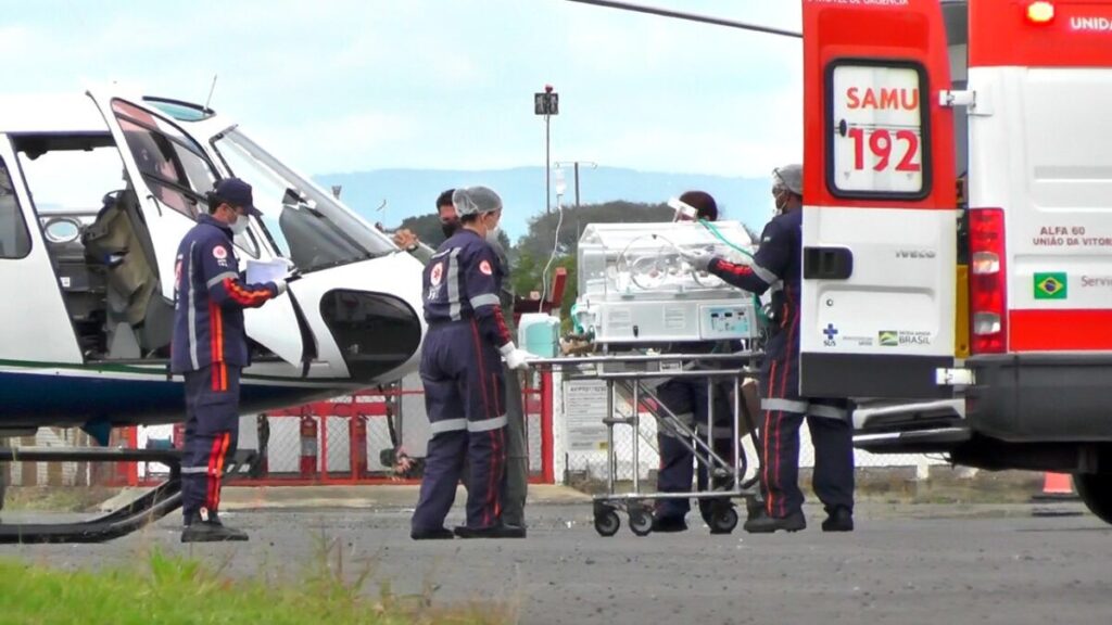 Bebê de São Mateus do Sul é transferido de helicóptero até Curitiba