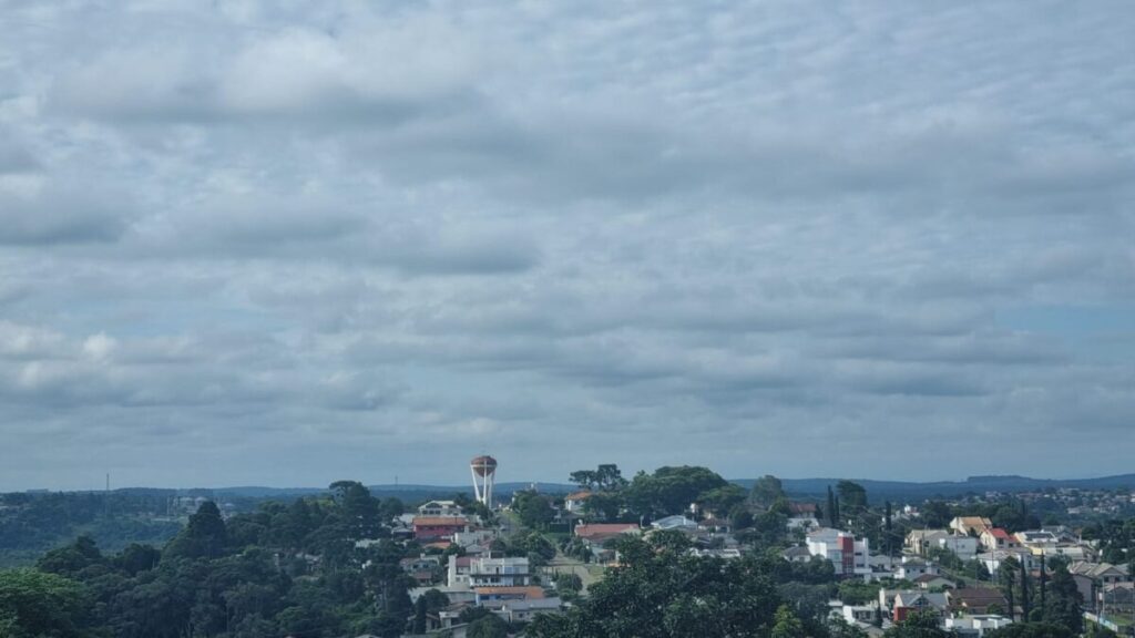 TEMPO: Paraná está sob alerta de baixa umidade e tem previsão de frente fria para os próximos dias