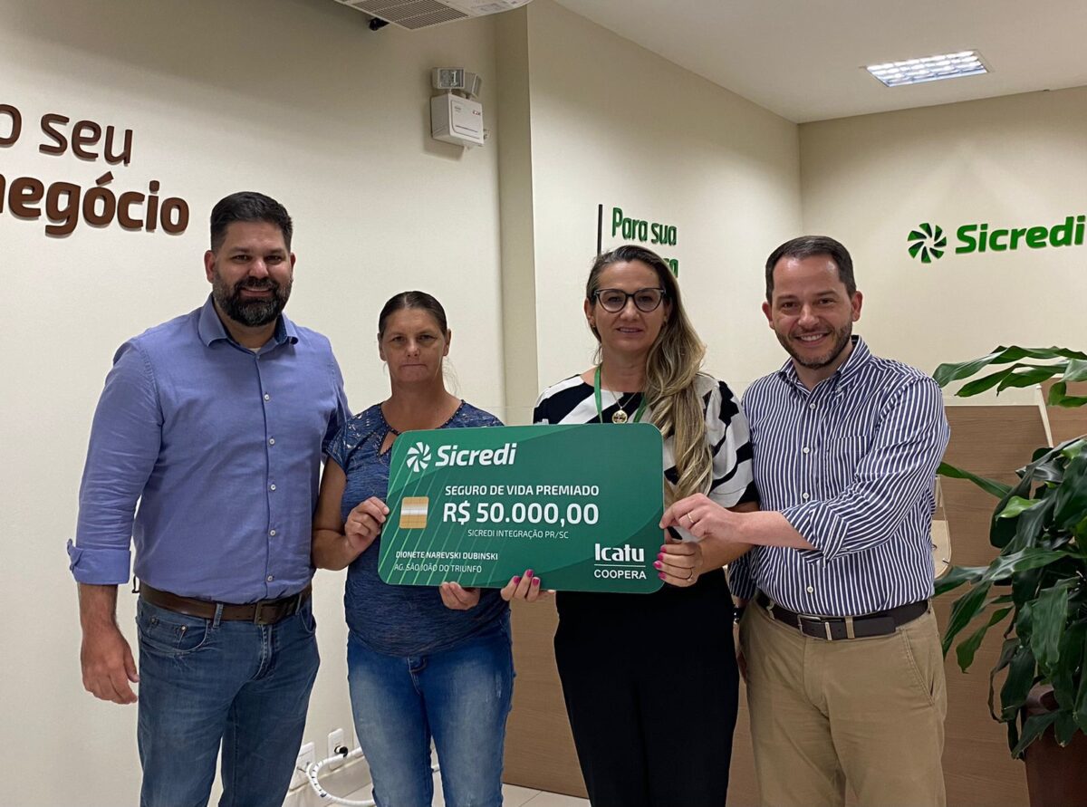 Associada do Sicredi de São João do Triunfo ganha prêmio em sorteio do Seguro de Vida