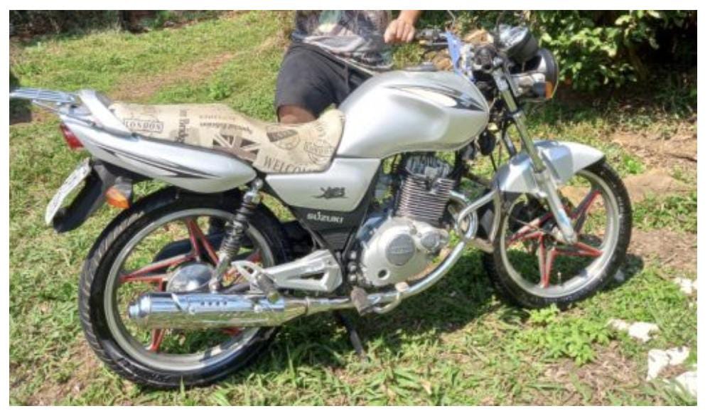 Moto levada em roubo é recuperada em plantação de soja