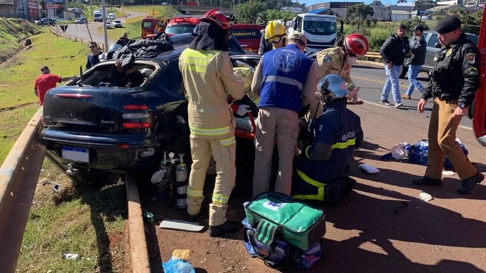 Criança de dois anos e meio morre em grave acidente na BR-277; carro estava superlotado