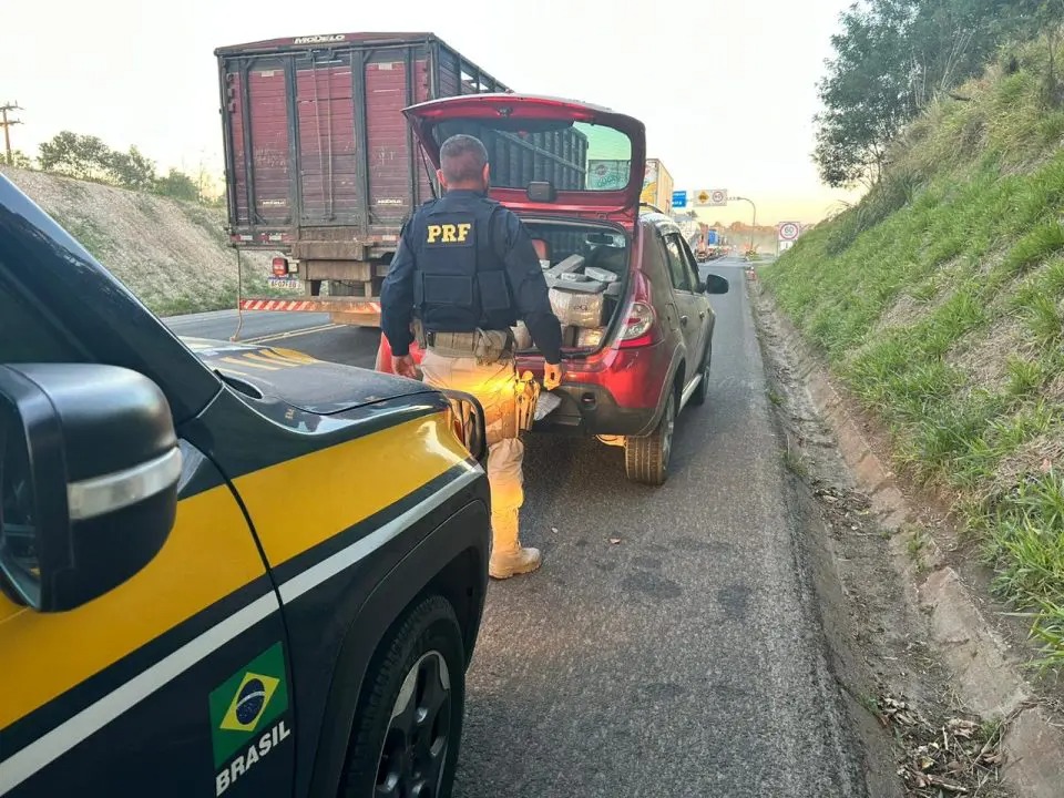 Adolescente de 16 anos é apreendida após ser flagrada transportando mais de 160 kg de maconha em rodovia do Paraná