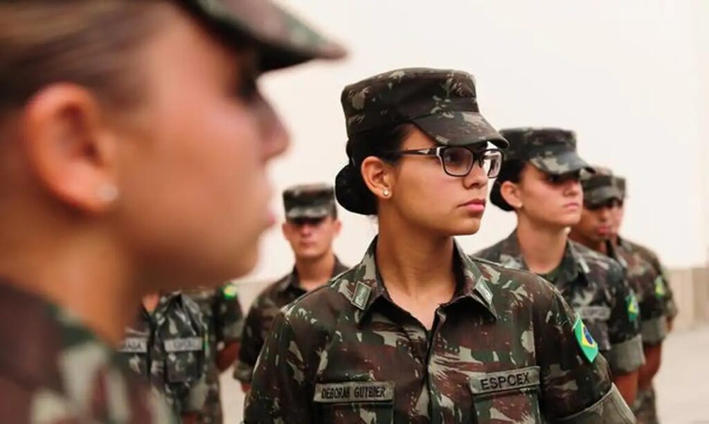 Mulheres poderão se alistar no serviço militar aos 18 anos; veja quais são os critérios