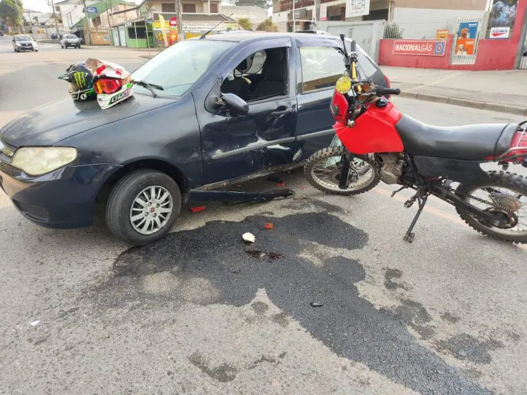 Premonição? Motociclista bate contra carro e motorista afirma que sonhou com o acidente na noite anterior