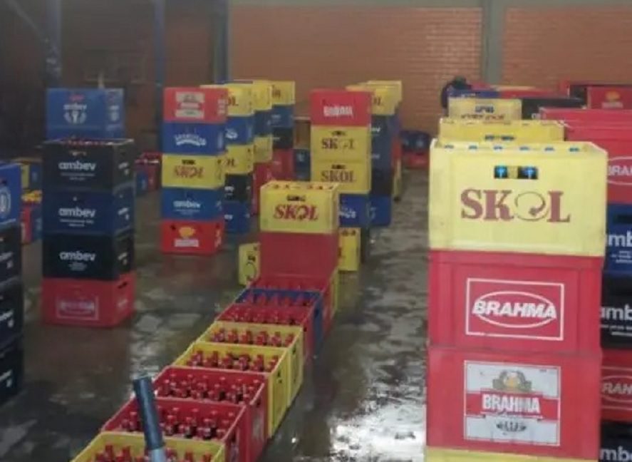 Cerveja aguada? ‘Fábrica’ de bebidas falsificadas no PR é descoberta pela polícia