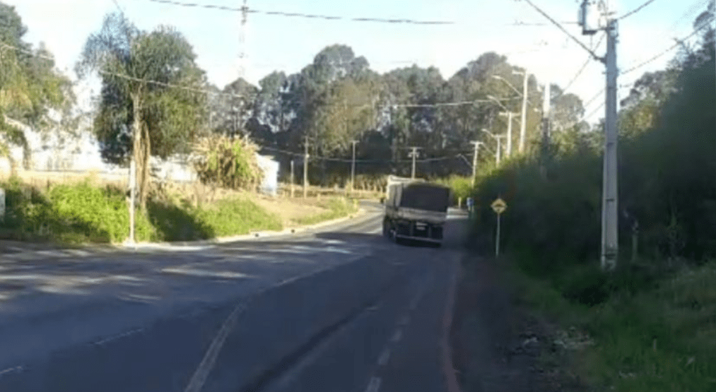 São-mateuenses denunciam infração de trânsito de motoristas que desviam lombadas na PR-364; DER se manifesta