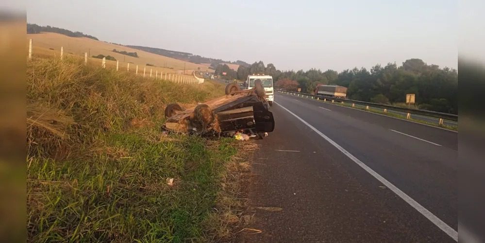 Capotamento deixa cinco pessoas feridas em Ponta Grossa