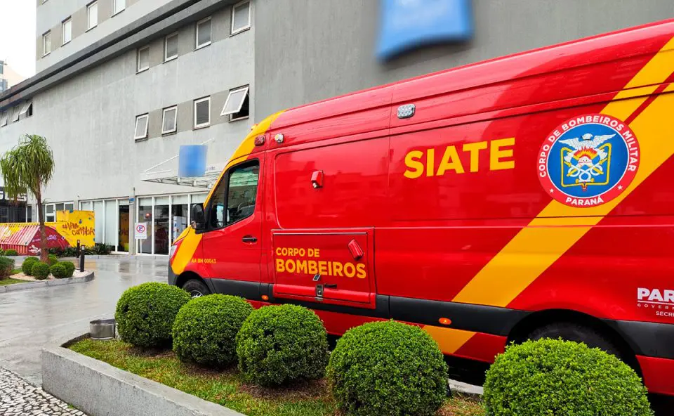 Trabalhador é resgatado pelos bombeiros após cair em cisterna de hotel no Paraná