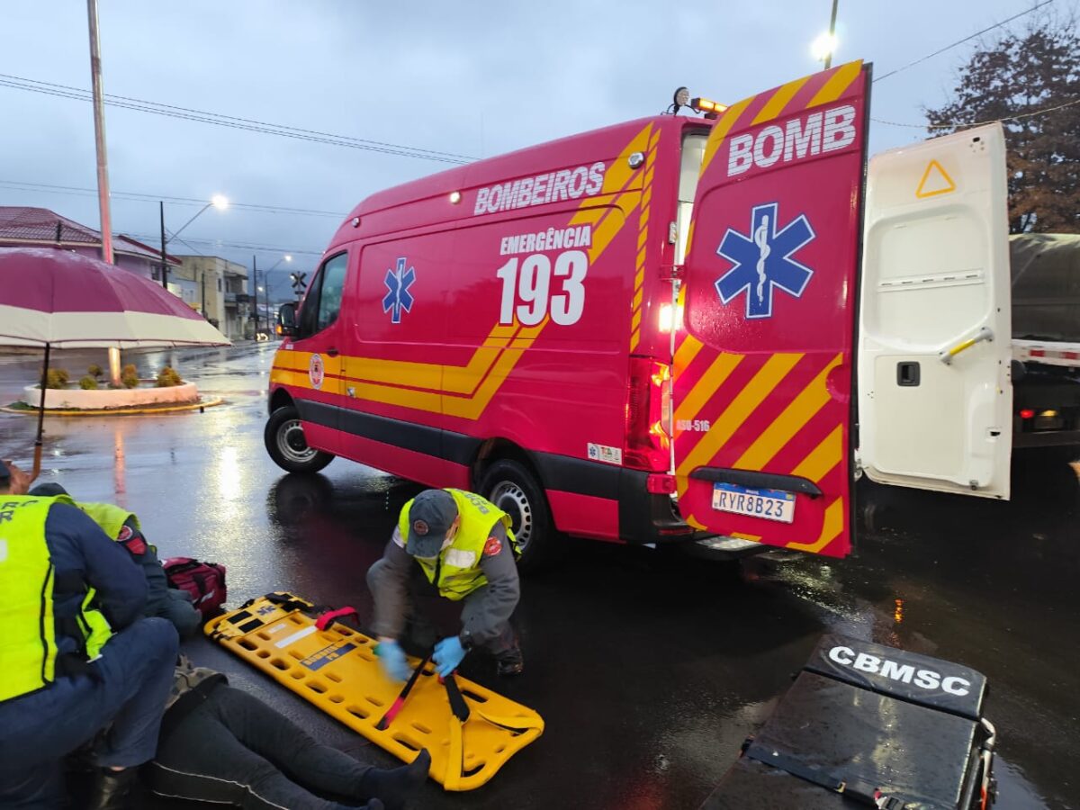 Idosa de União da Vitória sofre acidente de moto em batida contra carro, em Porto União