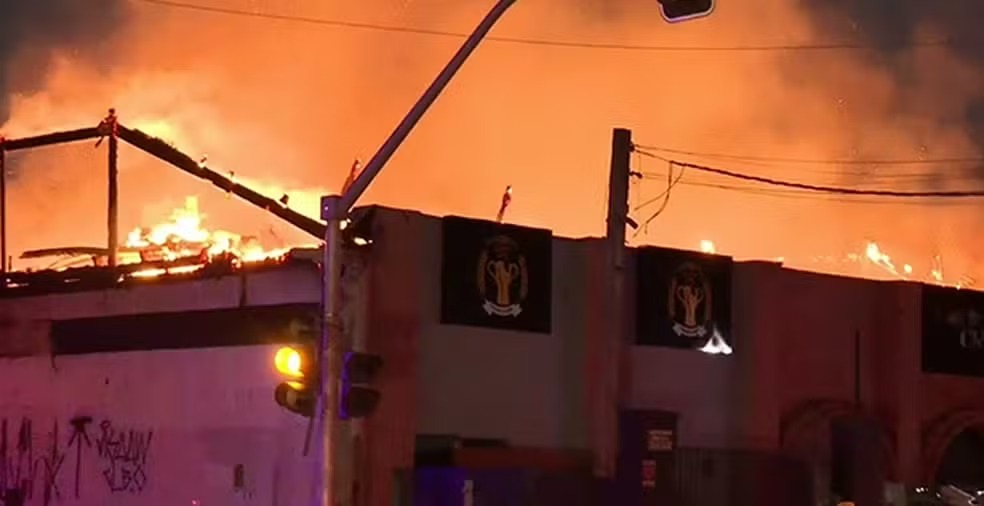 Incêndio atinge casa de shows em Curitiba