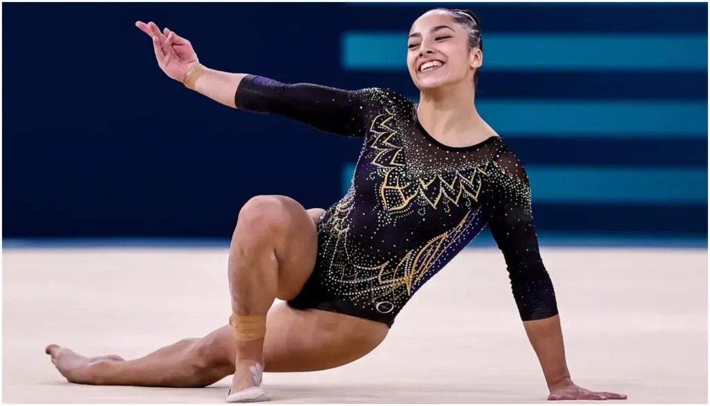 Paranaense Júlia Soares conquista o bronze na ginástica por equipes em Paris