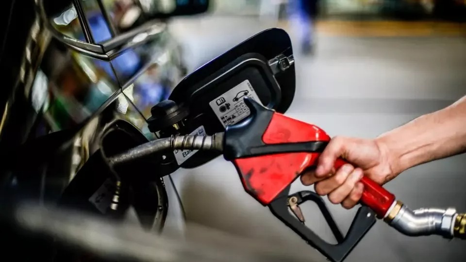 Preço da gasolina da Petrobras está mais caro do que no mercado internacional