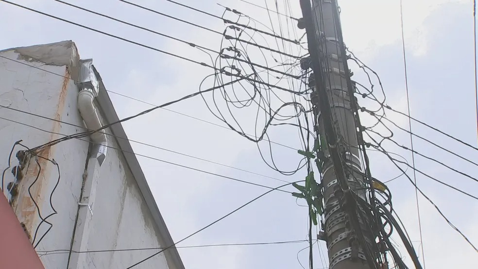 Homens morrem eletrocutados durante conserto de linha telefônica no PR