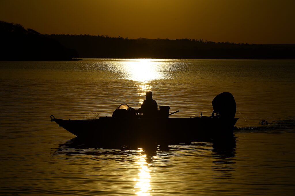 Com longa estiagem, IAT estabelece nova Portaria sobre restrição da pesca no Paraná