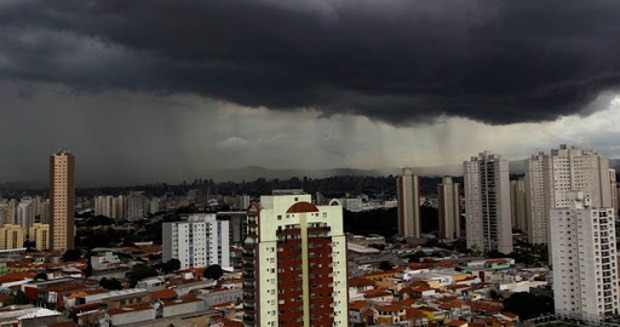 Paraná pode ter ‘chuva preta’, diz meteorologista: entenda o que é e como ela se forma