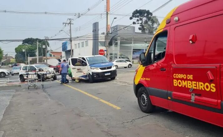 Acidente com van que transportava pacientes deixa feridos no Paraná