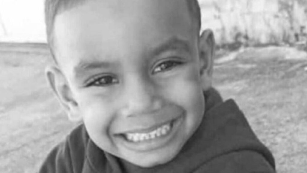 Menino de 5 anos morre após cair de trator enquanto estava com o tio