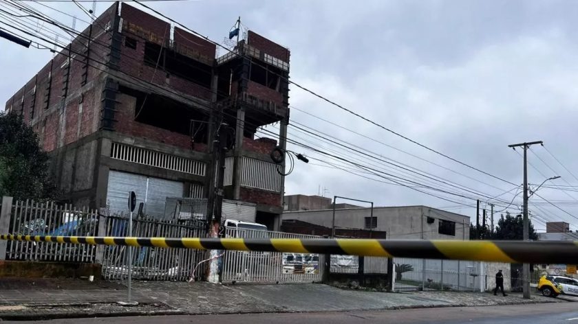 Homem morre soterrado após desabamento de parte de prédio em construção