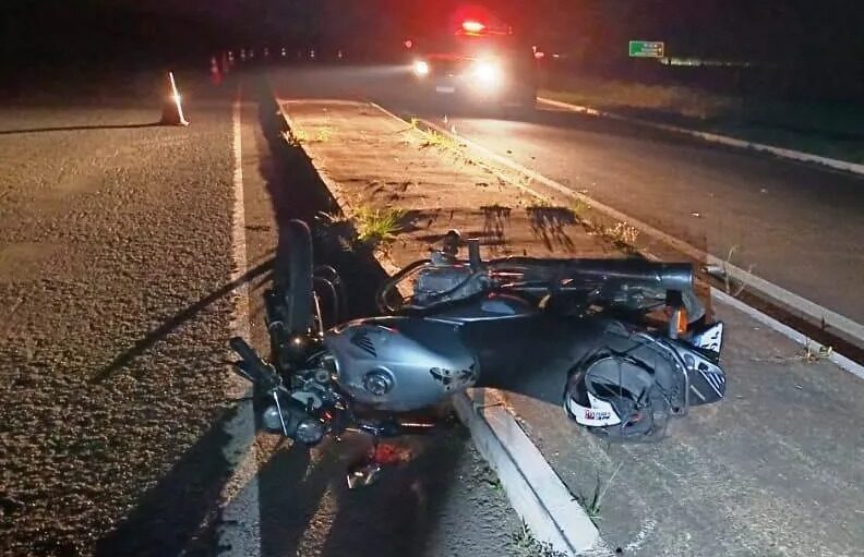 Motociclista morre após sofrer queda na BR-153