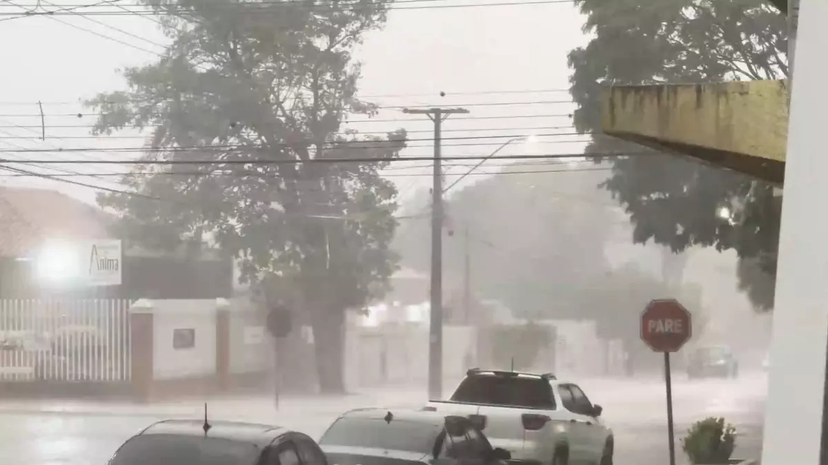 Temporal no PR deixa cerca de 27 mil casas sem luz; veja cidades afetadas