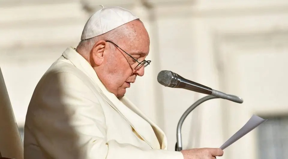 Papa Francisco afirma que igreja deve pedir perdão por casos de abuso sexual