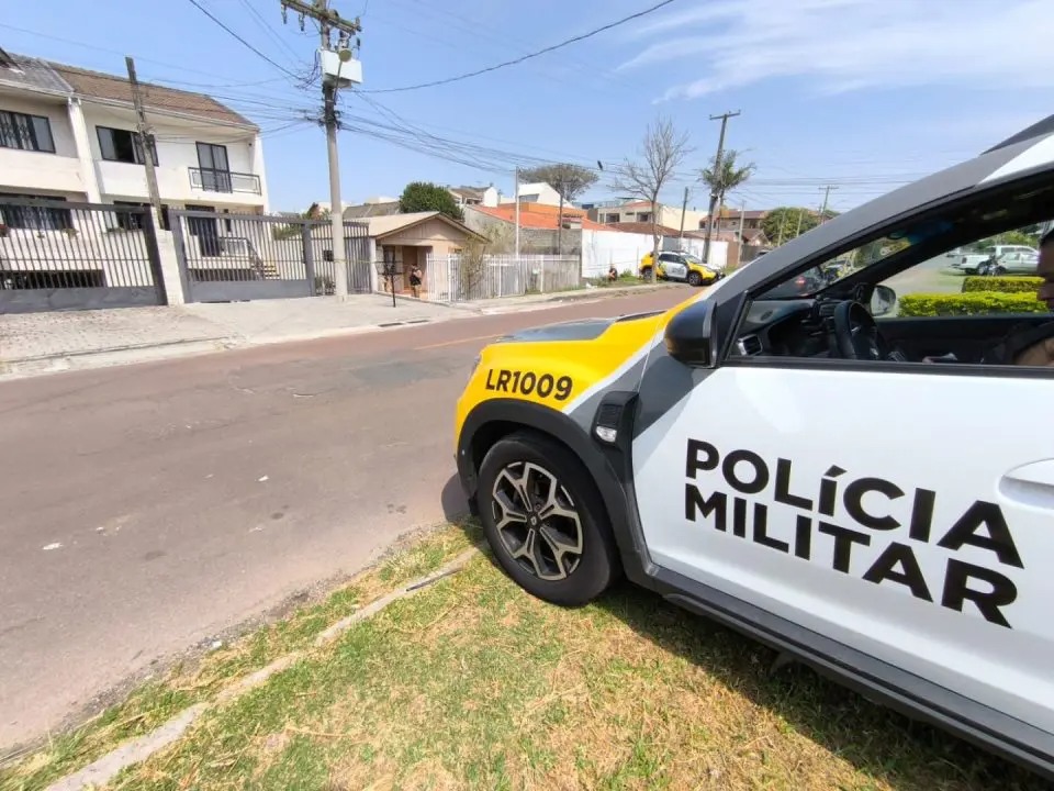 Armado com facão, suspeito de tentar tomar arma de policial morre baleado no Paraná