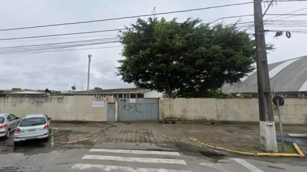 Estudantes são roubados e ameaçados em frente à escola no litoral paranaense