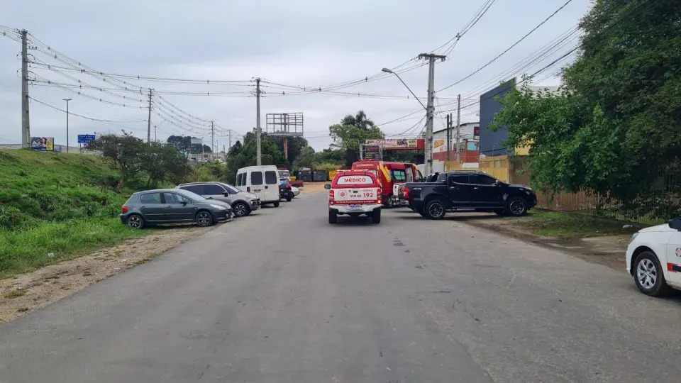 Pneu explode e trabalhador fica ferido após ter corpo arremessado contra máquina no Paraná