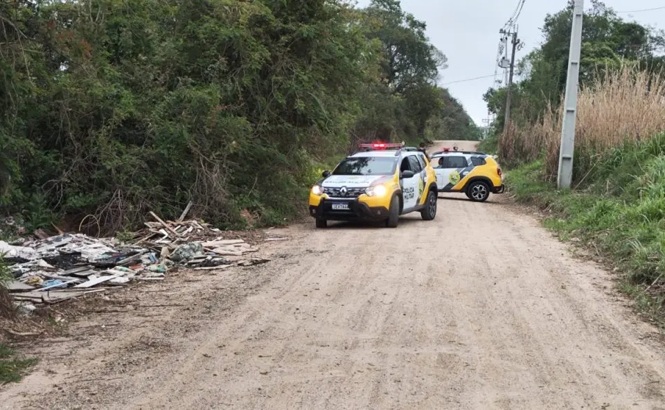 Homem é encontrado morto apenas de cueca e com várias marcas de tiros no Paraná