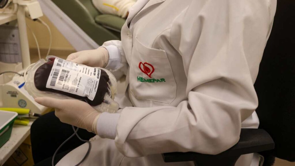 Com estoque para apenas dois dias, Hemepar reforça doações de sangue