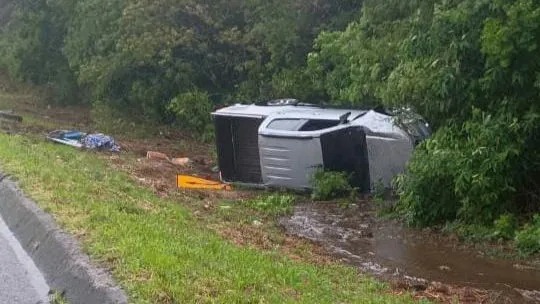 Acidente registrado na BR-277 em Porto Amazonas deixa duas pessoas feridas