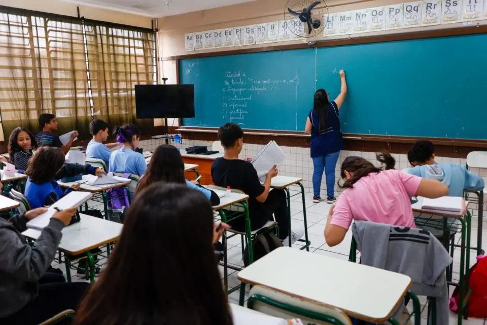 Paraná vai convocar mais 1.100 professores aprovados em concurso público