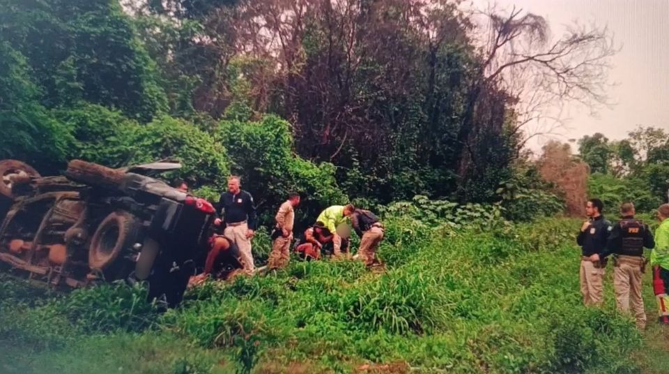 Dois policiais do 26º BPM de Telêmaco Borba morrem em grave acidente na BR-376