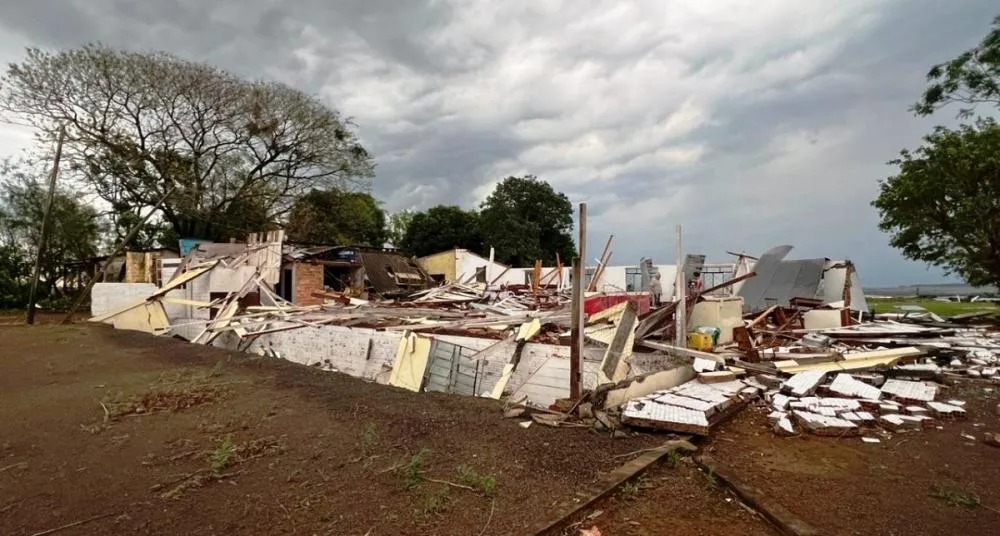 Temporal destrói clube em cidade do interior do Paraná