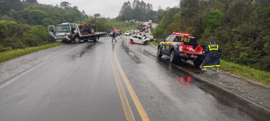 Tragédia na BR-153: colisão entre três veículos deixa um morto em Rebouças