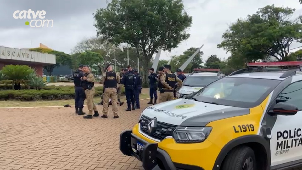 Homem com faca tenta invadir prefeitura do Paraná; prefeito estava dentro do gabinete