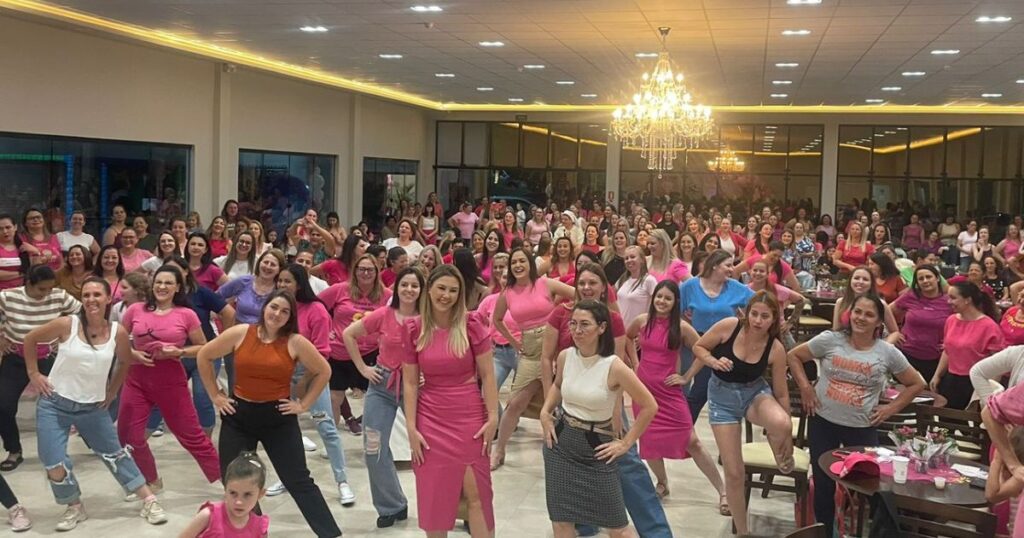 Evento alusivo ao Outubro Rosa com mais de 350 mulheres é realizado em São João do Triunfo