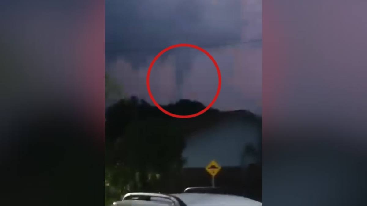 Tornado? Nuvem funil atinge cidade do Paraná e assusta moradores; veja vídeo