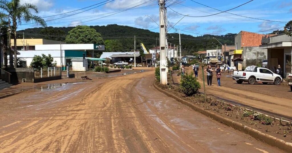 Governador determina força-tarefa para ajuda às vítimas das chuvas em General Carneiro