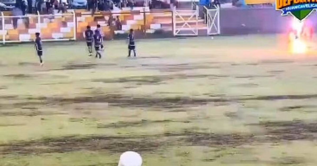 VÍDEO: jogador de futebol morre após ser atingido por raio durante partida