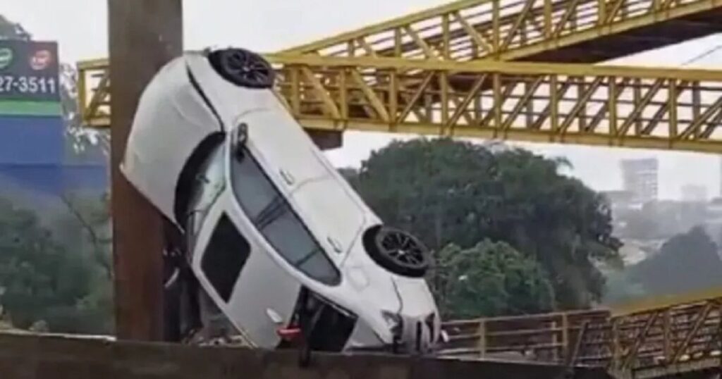 VÍDEO: BMW para ‘em pé’ após capotar e atingir passarela na BR-376 em Ponta Grossa