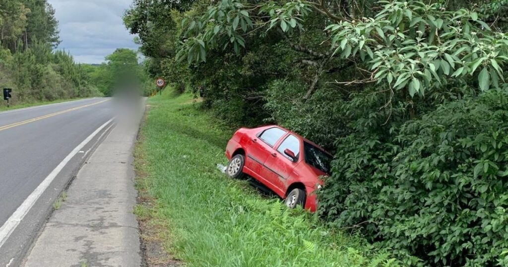 Motorista sofre convulsão e perde controle de veículo na PR-15, em São João do Triunfo