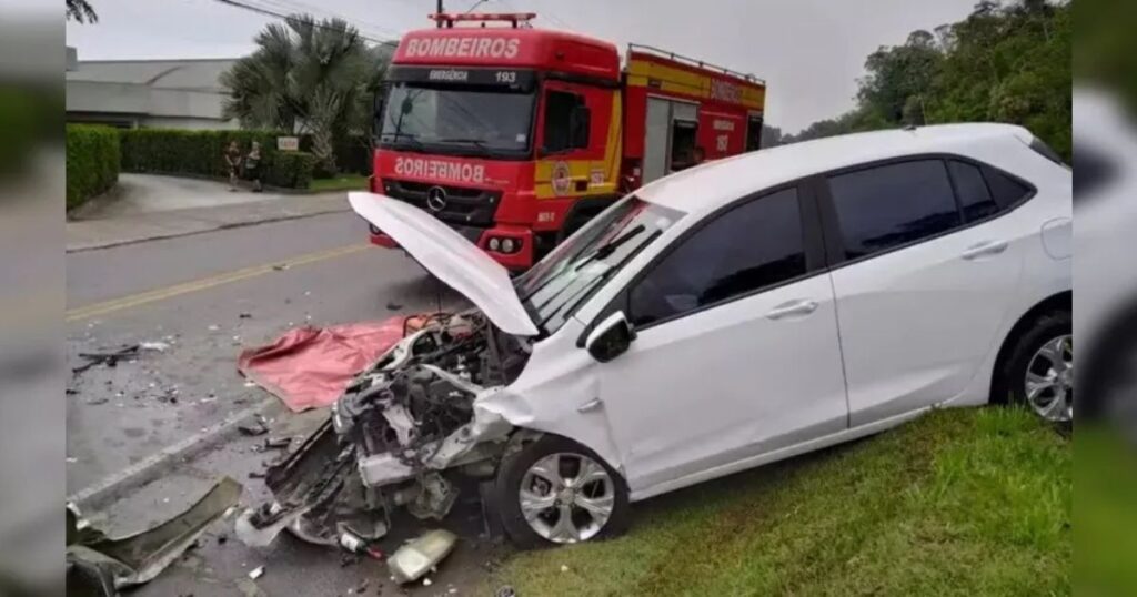 Casal tenta fugir de motel sem pagar a conta e sofre acidente grave em SC