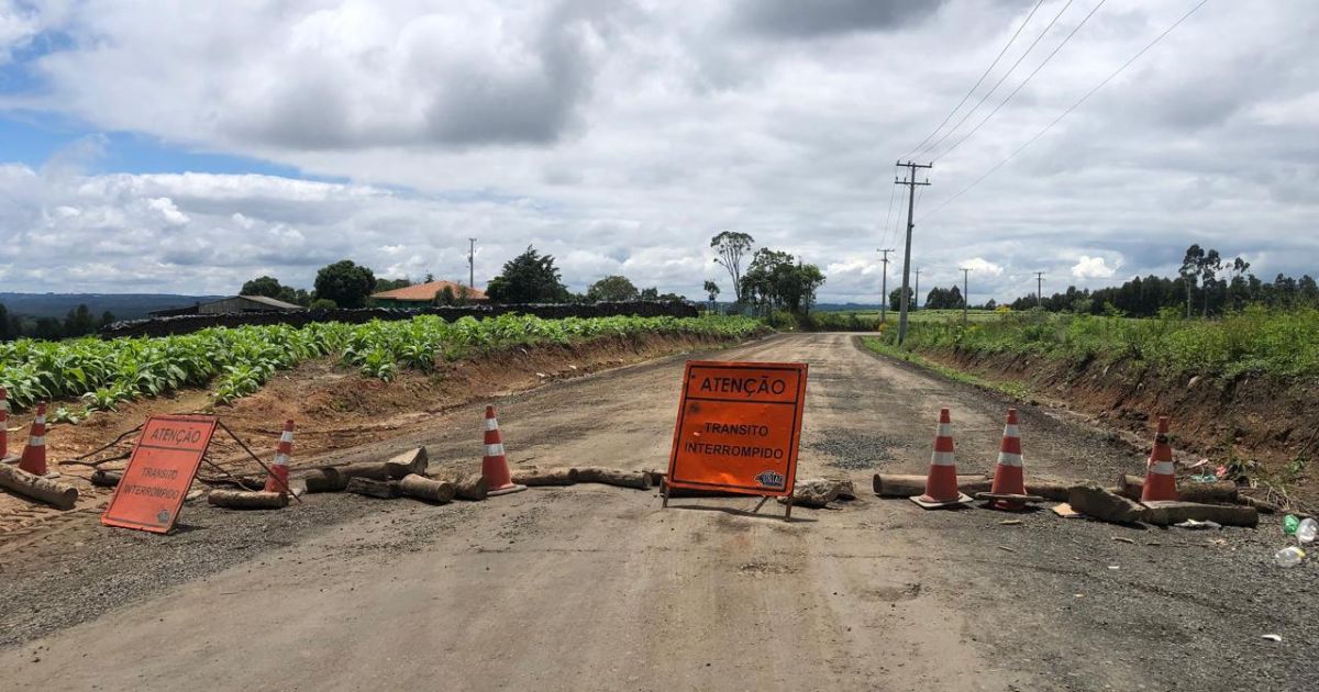 Triunfenses reclamam da demora nas obras do asfalto no Rio Baio: “A empresa sumiu”