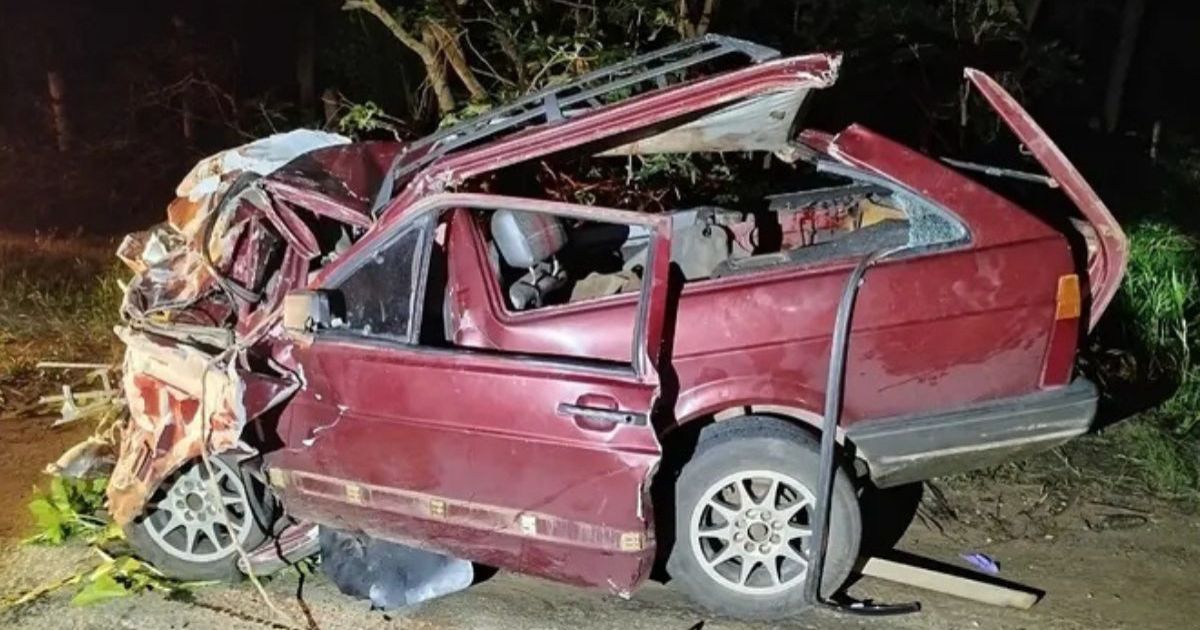 Acidente entre carro e caminhão mata jovem de 18 anos no Paraná