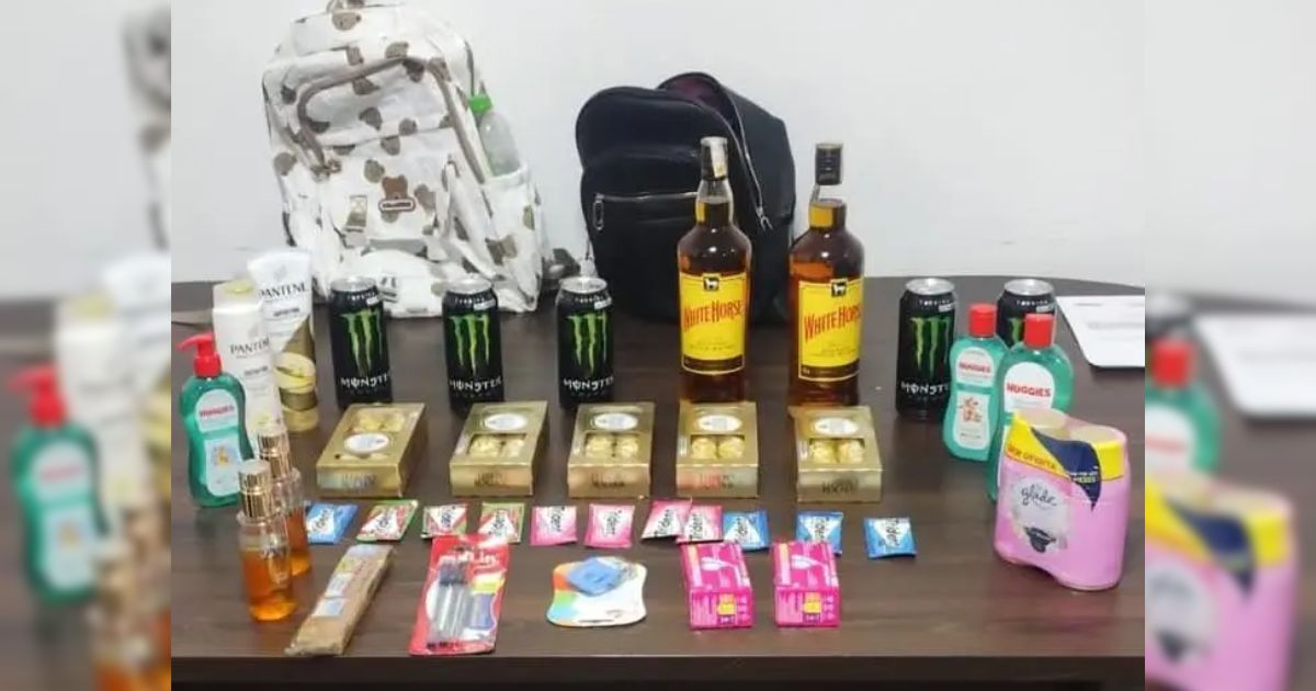 Mulheres são presas furtando absorventes, chocolates e whisky em mercado