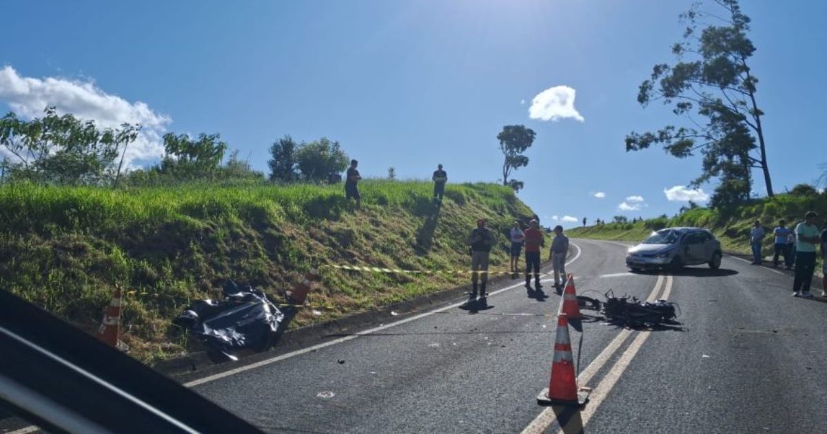 Colisão entre moto e carro termina em morte de jovem de 19 anos