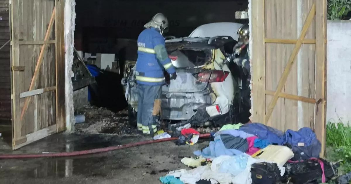 Briga de casal termina com carro de mulher incendiado no Paraná